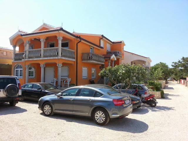 Nena Apartmani วีร์ ภายนอก รูปภาพ